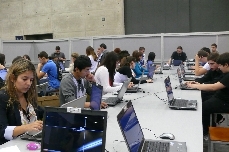 Algunos emprendedores haciendo el test on-line