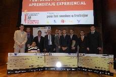 Los tres equipos premiados con los representantes de la CAM