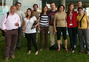 Margarita Albors (de rojo) junto a algunos de los emprendedores de Socialnest 