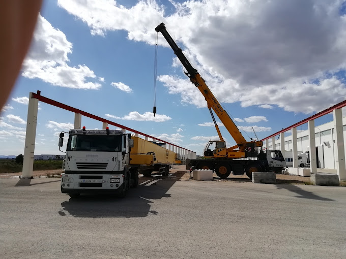TALLERES Y GRUAS GARC�A, S.L.
