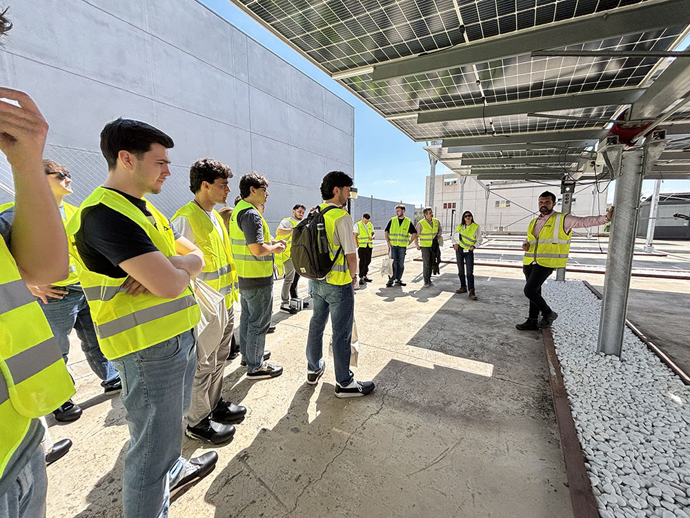 Alumnado de Ingenier�a Mec�nica conoce AXIAL y el sector de las energ�as renovables