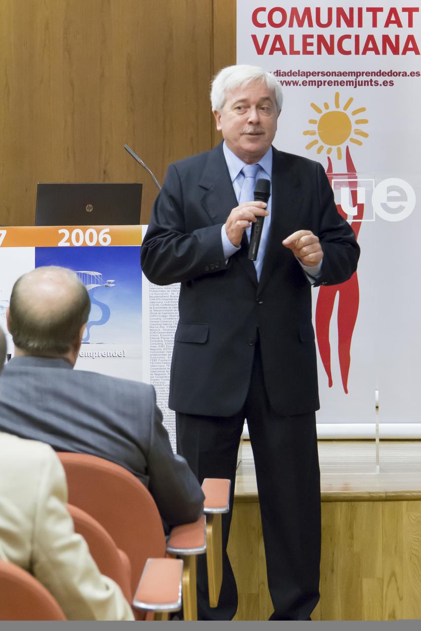Salvador Gil durante su intervencin en la presentacin del DPECV2013
